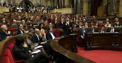 El presidente de la Generalitat, Carles Puigdemont, durante la sesi&oacute;n de control al Gobierno catal&aacute;n.