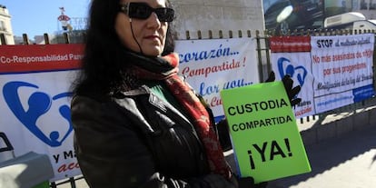 Una concentraci&oacute;n en Madrid para pedir la custodia compartida, en 2011.
  
 