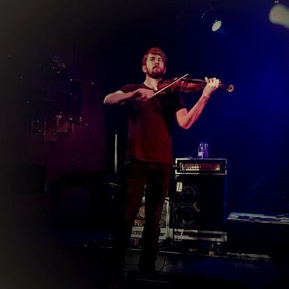 El cantante, violinista, teclista y compositor canadiense Owen Pallett.