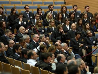 Los nuevos jueces durante el acto de jura del cargo.