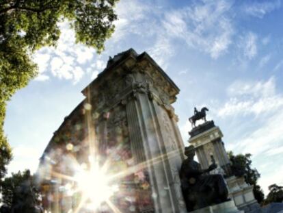 Monumento a Alfonso XII de Grases en el parque de El Retiro.