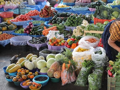 Una vendedora de hortalizas en Guatemala