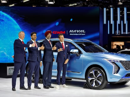 Ejecutivos de Great Wall Motors en un salón del automóvil de India.