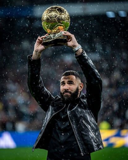 Benzema, with his Ballon d'Or in 2022. Jordan Bajo took this and other photos of him in the forward's last time at Madrid.