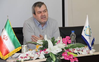 Joaqu&iacute;n Rodr&iacute;guez Vargas durante una conferencia en la Fundaci&oacute;n Saadi en Teher&aacute;n.