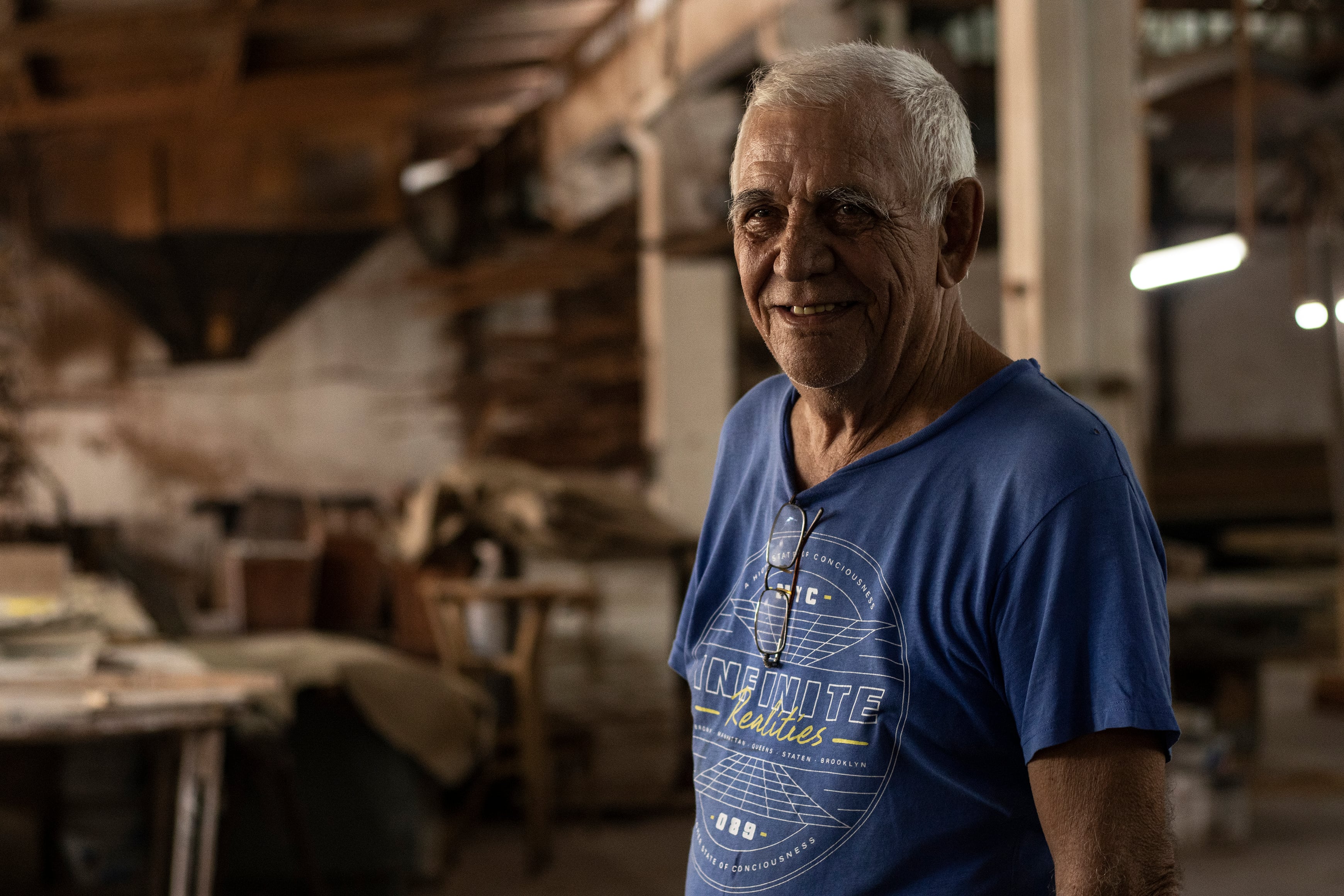 Nelson Granado ingeniero mecánico profesor de una asignatura llamada Tecnología de la madera. 
