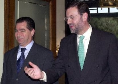 El ministro del Interior, Mariano Rajoy, durante la entrevista con su homólogo marroquí, Ahmed Midaui.