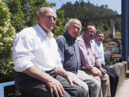 De izquierda a derecha, Jos&eacute; Luis &Aacute;lvarez, Manuel Seoana, Julio Manuel Yebra y Jos&eacute; C&eacute;sar Parente, los cuatro alcaldes de Os Peares.