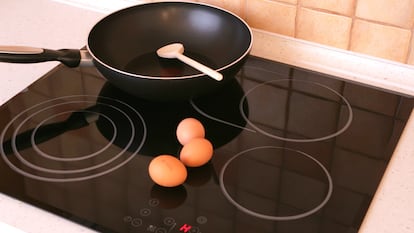 Ahorra tiempo y cocina varias cosas a la vez gracias a sus tres fuegos. GETTY IMAGES.