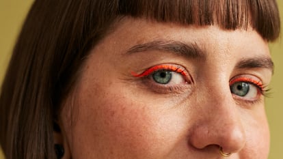 Este ‘eyeliner’ naranja de 3INA es top ventas y se encuentra con un descuento del 35%.