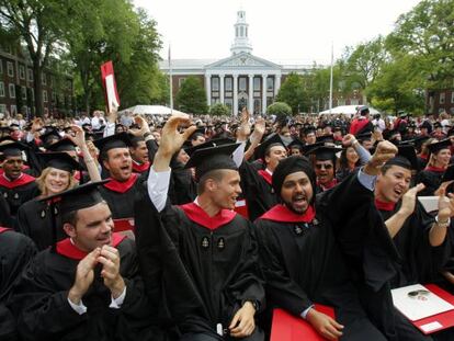 Graduaci&oacute;n de estudiantes en la Universidad de Harvard, en un acto acad&eacute;mico celebrado en 2009.