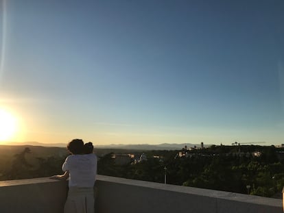 Atardecer en una azotea de la capital.