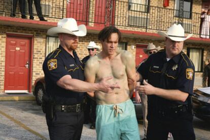 Un fotograma de la película en la que Jim Carrey interpreta a un criminal convicto.