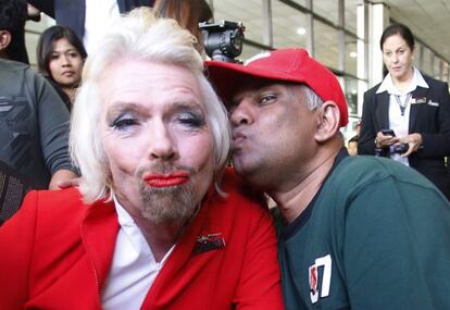 El Gerente Ejecutivo de Air Asia Tony Fernandes y Richard Branson.