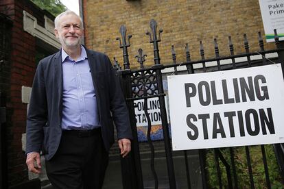 El líder del Partido Laborista, Jeremy Corbyn, tras votar en Islington, Londres.