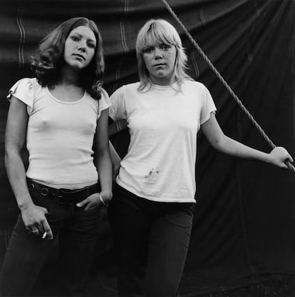 'Debbie and Renee', de la sèrie 'Carnival Strippers' (Rockland, Maine, 1972)