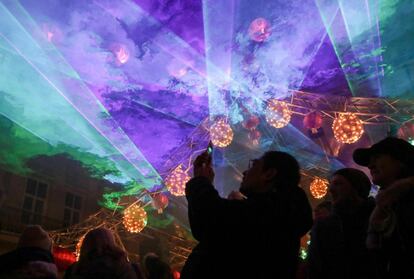 Espetáculo de laser nas celebrações do Ano Novo Lunar, no centro de Lviv (Ucrânia), em um bairro chinês da cidade.