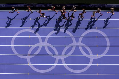 Una vista aérea de la primera ronda en la disciplina de 1500m femenino.