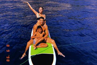 Georgina Rodríguez, Cristiano Ronaldo y su hijo mayor, Cristiano Jr., en Mónaco.