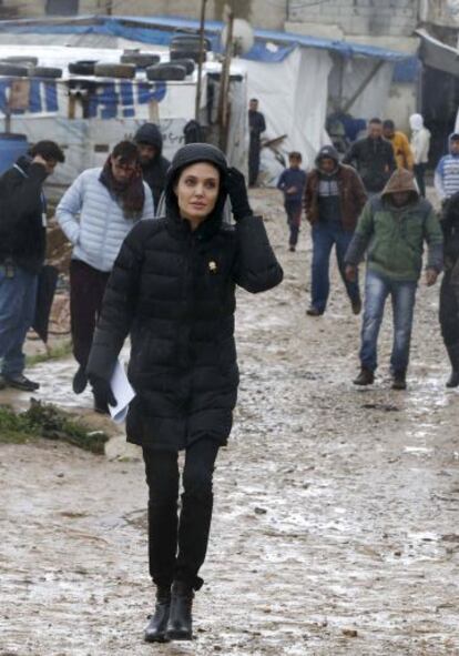 Angelina Jolie, en el centro de refugiados de sirios en el Líbano.