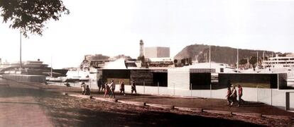 Recreaci&oacute;n de la marina de cinco estrellas del Port Vell con Montju&iuml;c al fondo.