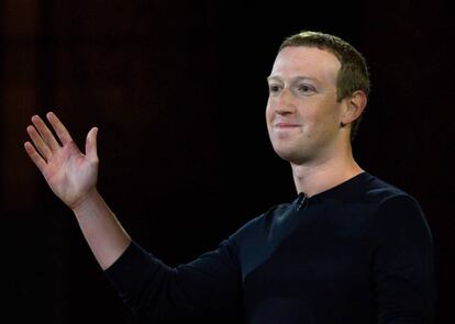Facebook, la compañía de Mark Zuckerberg y propietaria de WhatsApp, impedirá el uso descontrolado de la app de mensajería en las próximas elecciones generales españolas.