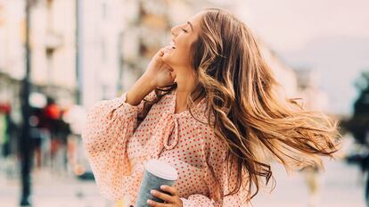 Evitar la caída del cabello o mantenerlo bonito y sano es posible con este producto. GETTY IMAGES.