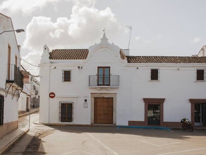 Exterior de La Hermandad de Villalba, en Villalba de los Barros (Badajoz).