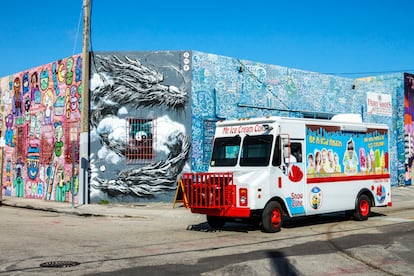 Cada pieza cuenta una historia y cada esquina amalgama identidades a través del arte urbano. 