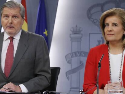 El portavoz del Gobierno y ministro de Cultura, Íñigo Méndez de Vigo, y la ministra de Empleo, Fátima Bañez.