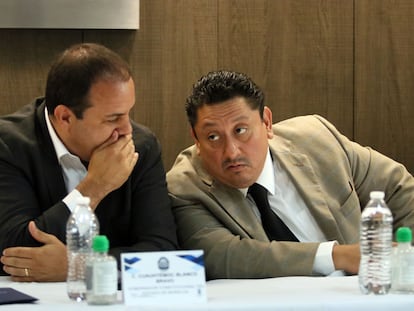 El gobernador de Morelos, Cuauhtémoc Blanco, junto al fiscal general del Estado, Uriel Carmona, en Cuernavaca, el 6 de octubre de 2022.