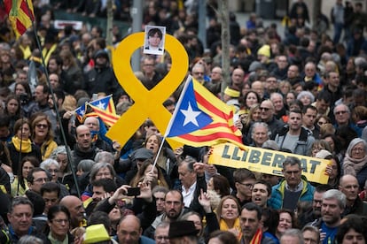 Manifestación por la detención de Carles Puigdemont en el centro de Barcelona, el 25 de marzo de 2018.