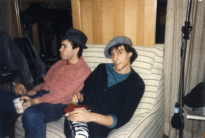 Nacho García Vega, a la izquierda, y Antonio Vega en un estudio de grabación.
