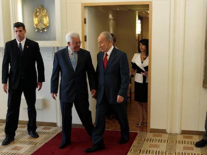 El entonces presidente de Israel, Sim&oacute;n Peres, y el presidente palestino, Mahmud Abbas, en 2008 en Jerusal&eacute;n. 