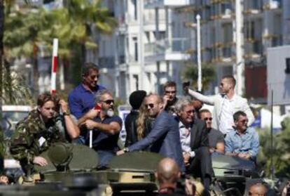 El equipo de 'Los mercenarios 3', esta mañana en sus tanques por Cannes