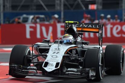 Checo Pérez prueba el circuito del autódromo Hermanos Rodríguez, de la Ciudad de México.