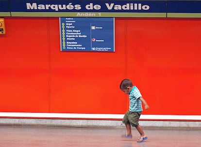 Andén de la estación de Marqués de Vadillo, el día de su reapertura.