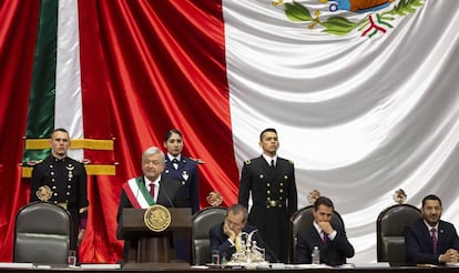 Andrés Manuel López Obrador ofrece su discurso como presidente ante el Congreso mexicano.