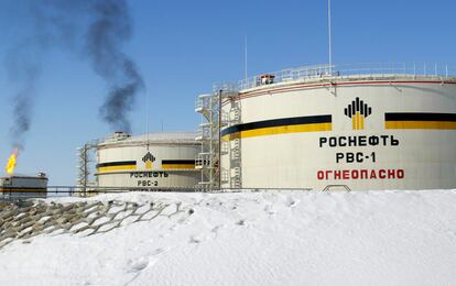 Un punto de almacenamiento de la petrolera estatal rusa Rosneft en Priobskoye (Siberia).