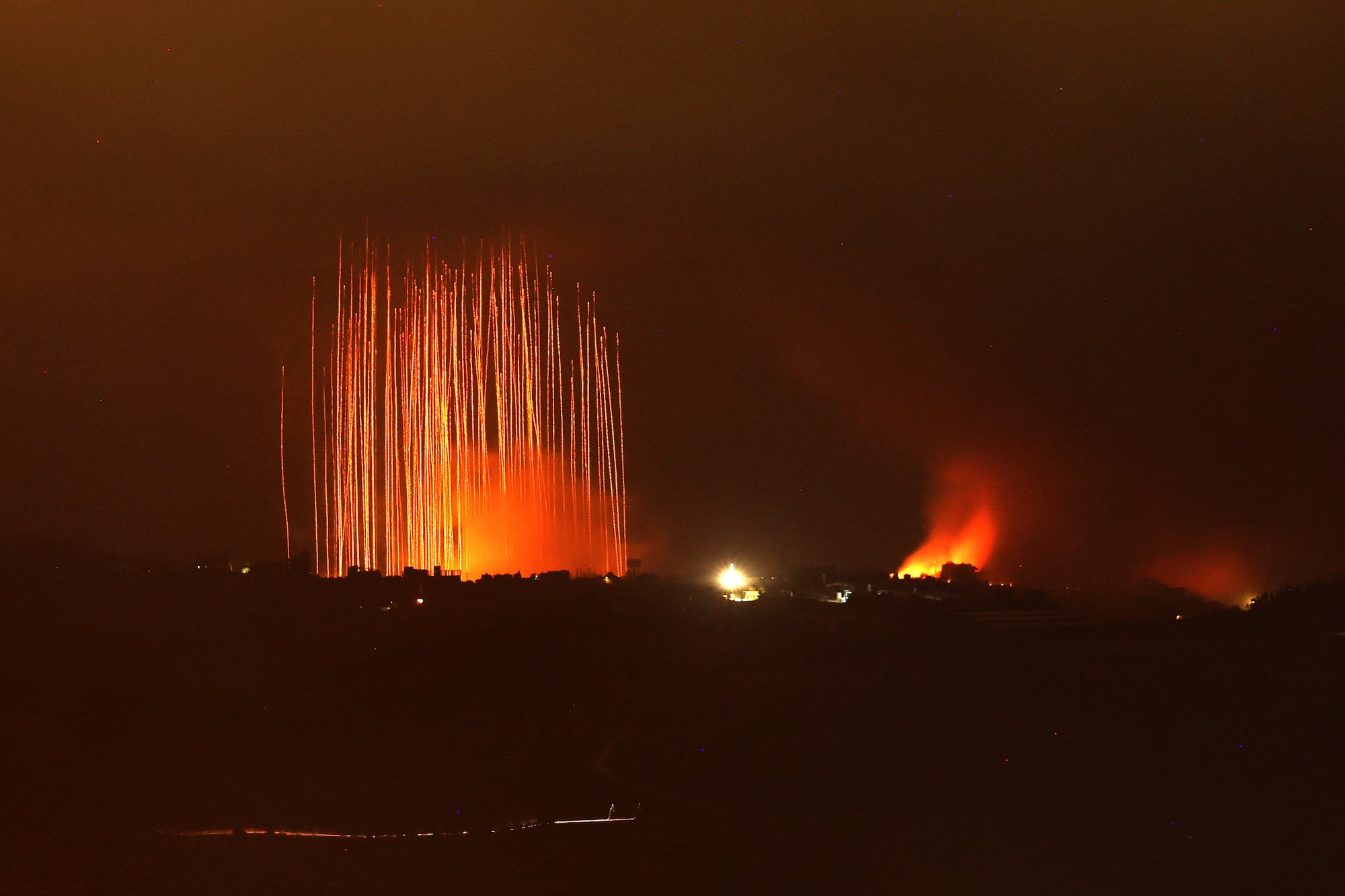 Upper Galilee (Israel), 30/09/2024.- Israeli artillery shells hit areas near villages in southern Lebanon along the border with Israel, as seen from the Upper Galilee, northern Israel, 30 September 2024. Israel's military stated that it has been 'strengthening defense' along the contact line in the country's northern border as it was preparing for the 'next phases of combat'. The Israel Defense Forces (IDF) said they 'will continue to strike, harm, and degrade' Hezbollah's military in Lebanon. (Líbano, Hizbulá/Hezbolá) EFE/EPA/ATEF SAFADI
