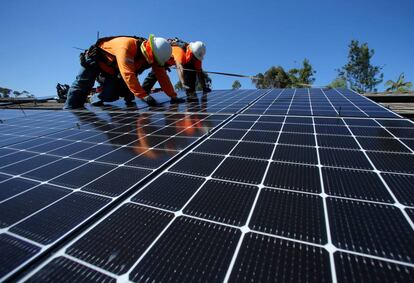 Instalación de paneles fotovoltaicos.