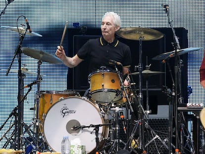 Charlie Watts, durante la gira de los Rolling Stones de 2013, en el Staples Center de Los Ángeles.