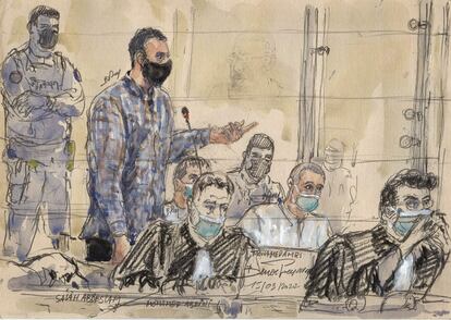 Un momento del interrogatorio a Salah Abdeslam, con su abogado de pie.