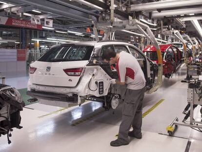 Cadena de montaje de coches en la fábrica de Seat en Martorell (Barcelona).