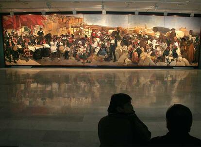 El cuadro <i>Castilla. La fiesta del pan,</i> el más grande de la muestra, en una vista de la sala de exposiciones del Centro Cultural Bancaixa.