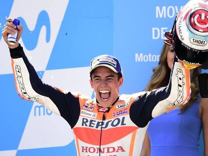 Marc Márquez en el podio del gran premio de Aragón.