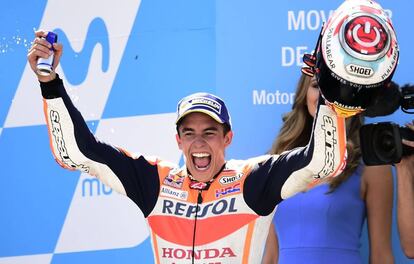 Marc Márquez en el podio del gran premio de Aragón.