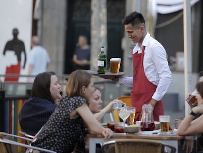 A Latin American waiter at a Madrid bar.