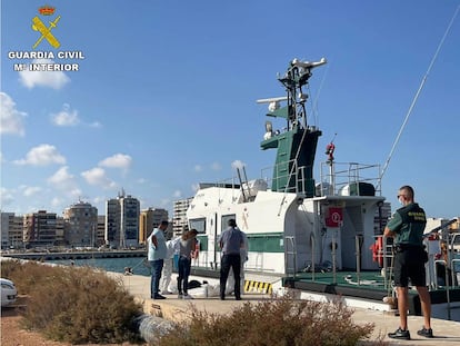 La Guardia Civil halla el segundo cadáver en las costas de Alicante, este domingo.