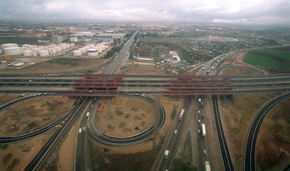 Vista a&eacute;rea de la autov&iacute;a M-45 a la altura de Villaverde, en una imagen de archivo. 